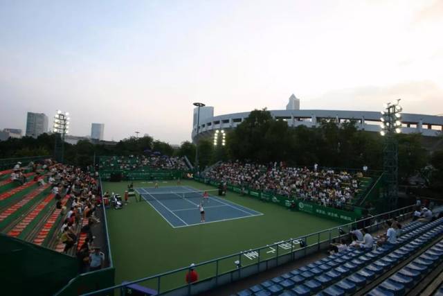 经验丰富的 经验丰富的