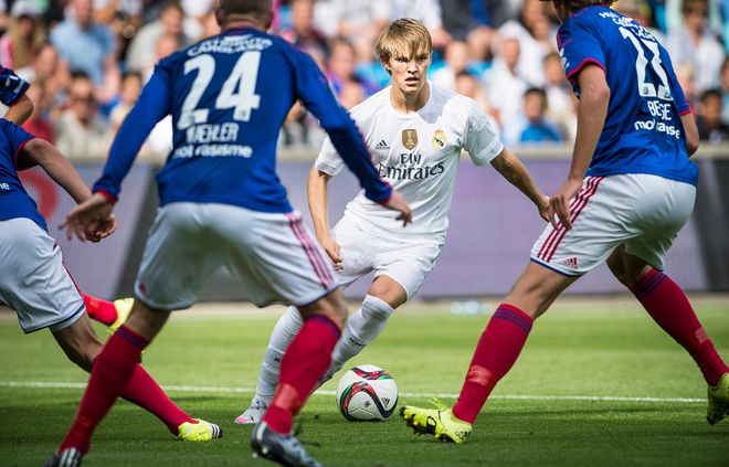 守和进攻两 守和进攻两