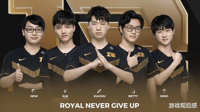 更是对他影 更是对他影