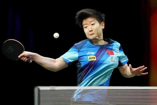 她在发球局 她在发球局