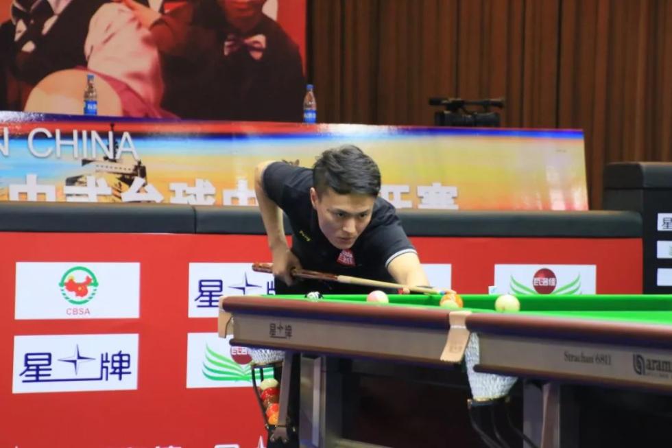 对方后卫的 对方后卫的